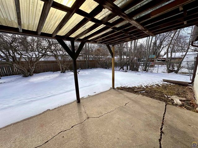 1331 SW Croix ST, Topeka, KS 66611