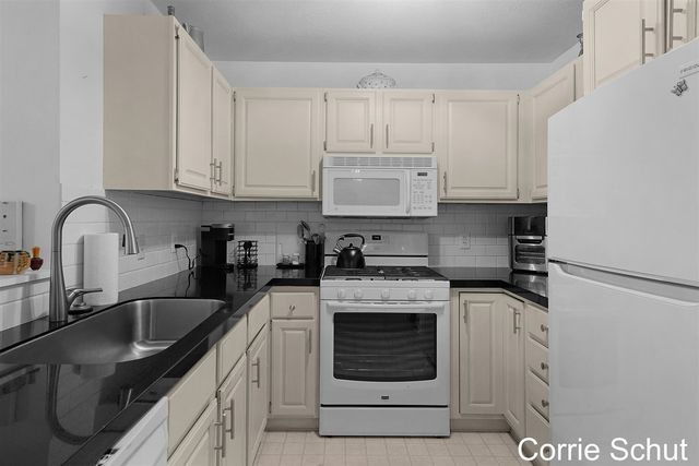 3240 Arrowhead Arms Court, Grandville, MI 49418