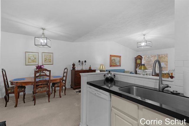 3240 Arrowhead Arms Court, Grandville, MI 49418