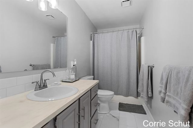 3240 Arrowhead Arms Court, Grandville, MI 49418