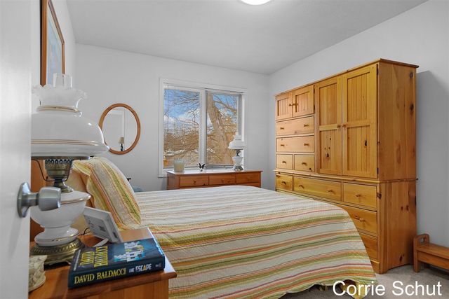 3240 Arrowhead Arms Court, Grandville, MI 49418