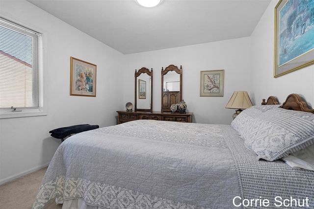 3240 Arrowhead Arms Court, Grandville, MI 49418