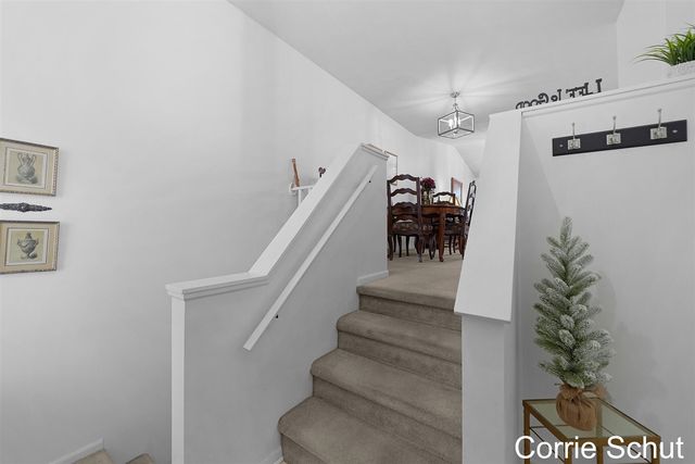 3240 Arrowhead Arms Court, Grandville, MI 49418