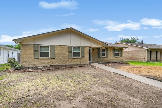 1822 Chamberlain Drive, Carrollton, TX 75007
