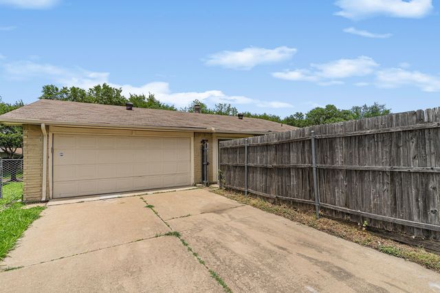1822 Chamberlain Drive, Carrollton, TX 75007