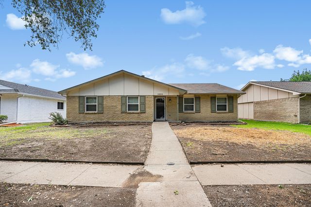 1822 Chamberlain Drive, Carrollton, TX 75007