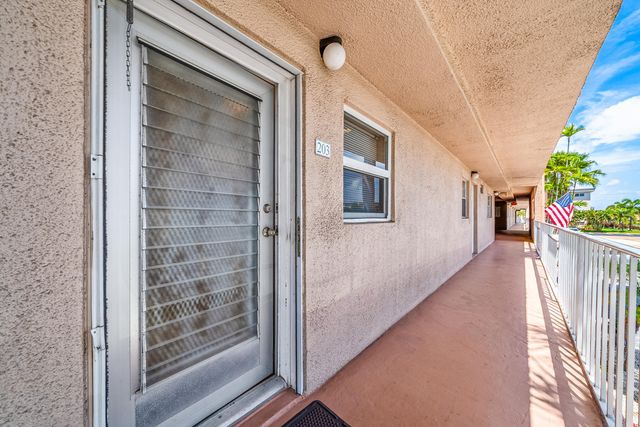 2615 NE 1st Court 203, Boynton Beach, FL 33435