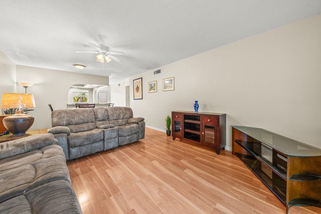 2615 NE 1st Court 203, Boynton Beach, FL 33435