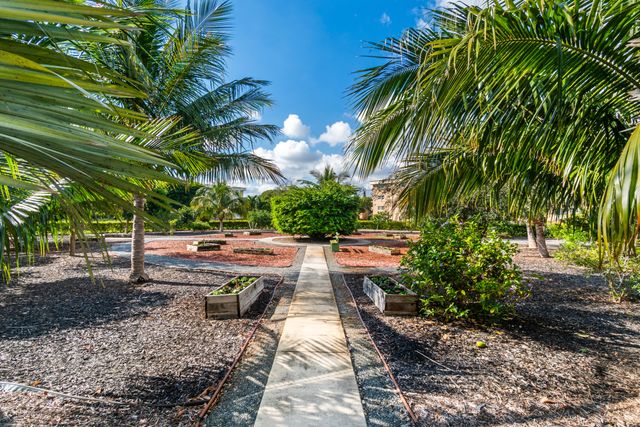 2615 NE 1st Court 203, Boynton Beach, FL 33435