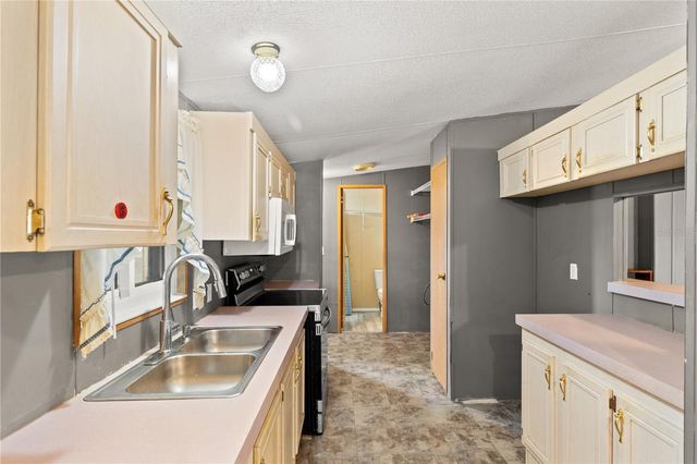 1371 NW 12TH LANE, Lake Panasoffkee, FL 33538