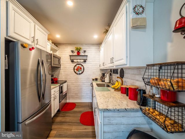 41 SHERWOOD PL, Southampton, NJ 08088
