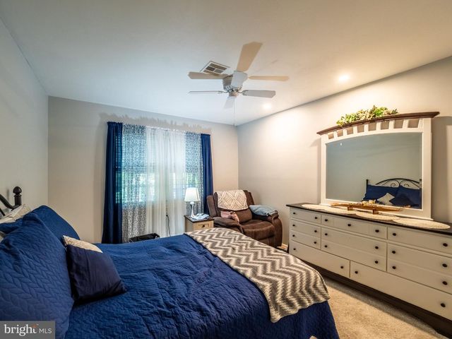 41 SHERWOOD PL, Southampton, NJ 08088