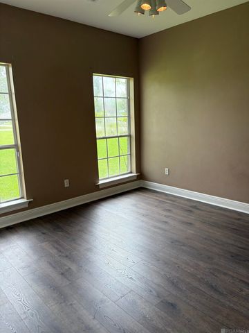 16009 Acadia Dr, Prairieville, LA 70769