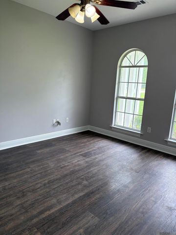 16009 Acadia Dr, Prairieville, LA 70769