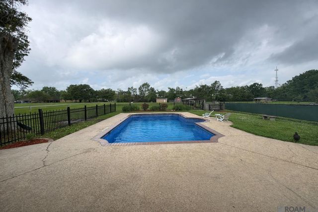 16009 Acadia Dr, Prairieville, LA 70769