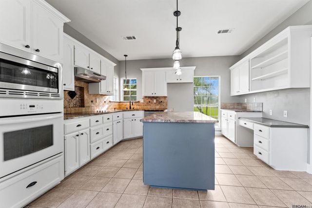 16009 Acadia Dr, Prairieville, LA 70769