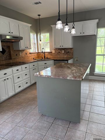 16009 Acadia Dr, Prairieville, LA 70769