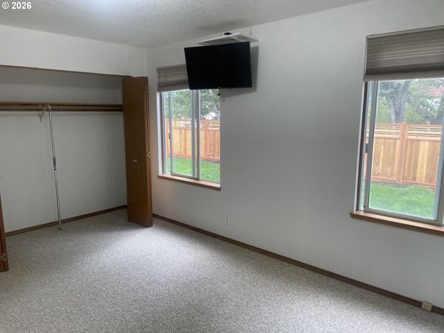 374 WARNER PARROTT Rd, Oregon City, OR 97045