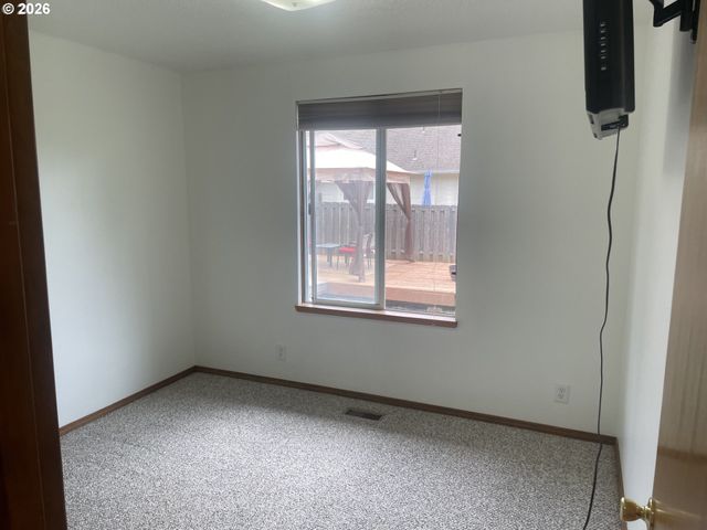 374 WARNER PARROTT Rd, Oregon City, OR 97045