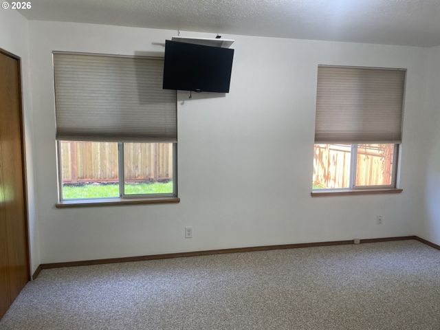 374 WARNER PARROTT Rd, Oregon City, OR 97045