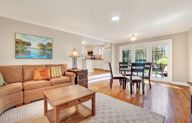 14 Beverly Rd, Bedford, MA 01730