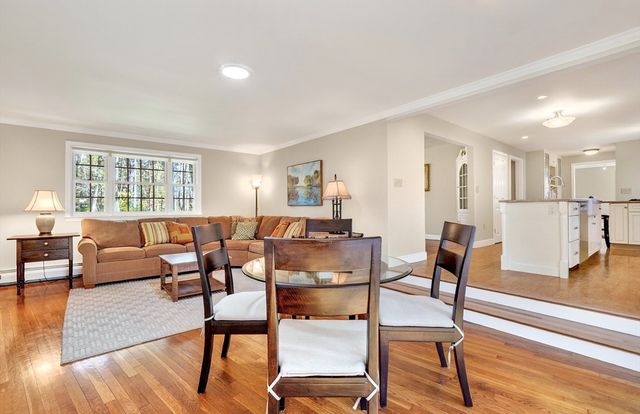 14 Beverly Rd, Bedford, MA 01730
