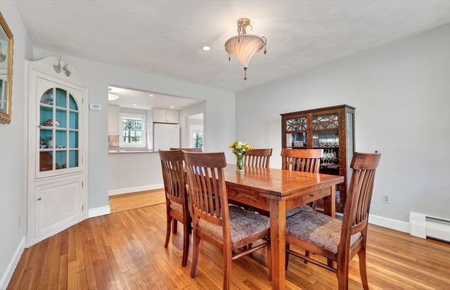 14 Beverly Rd, Bedford, MA 01730