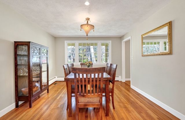14 Beverly Rd, Bedford, MA 01730