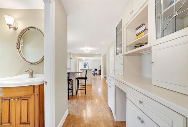14 Beverly Rd, Bedford, MA 01730