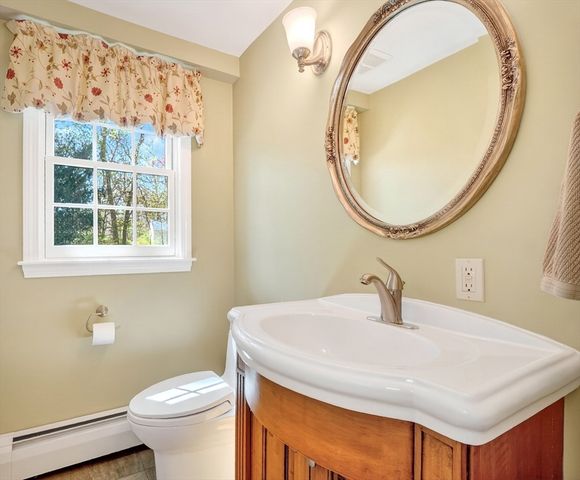 14 Beverly Rd, Bedford, MA 01730