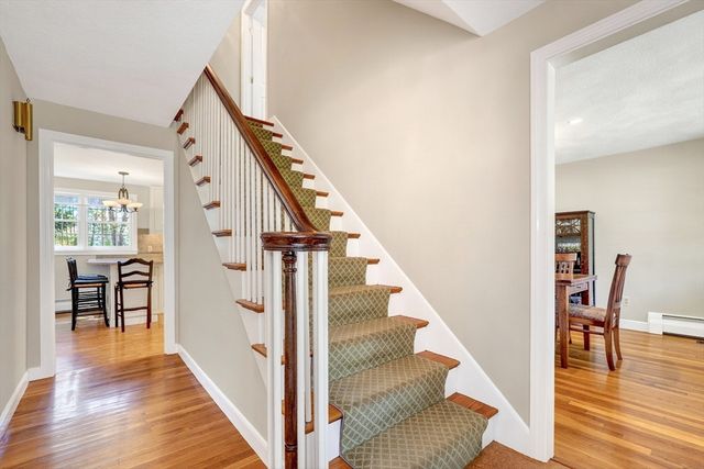 14 Beverly Rd, Bedford, MA 01730