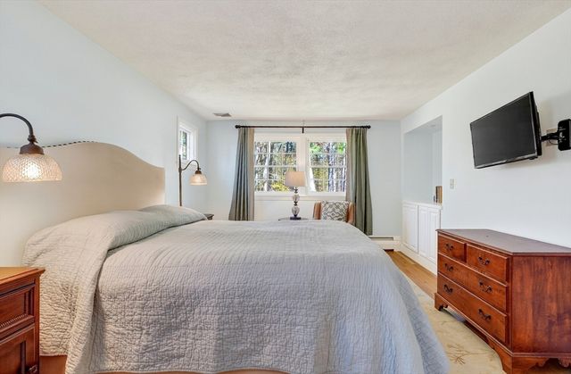 14 Beverly Rd, Bedford, MA 01730