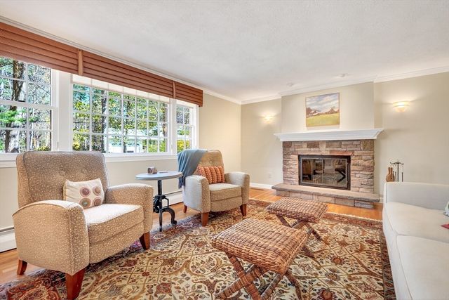14 Beverly Rd, Bedford, MA 01730