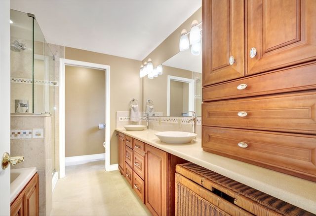 14 Beverly Rd, Bedford, MA 01730