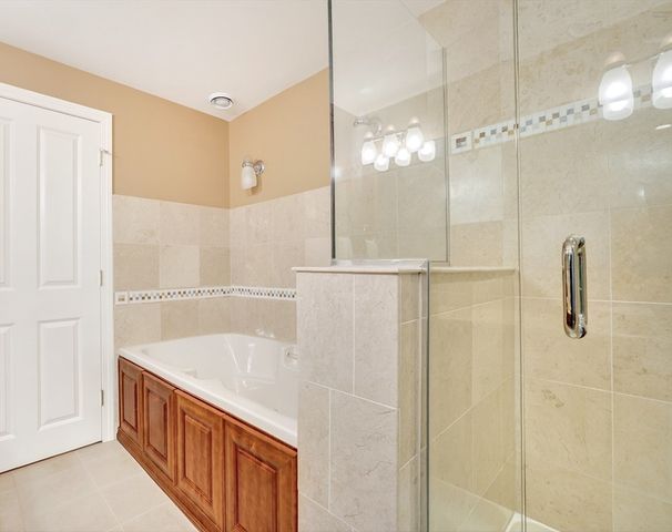 14 Beverly Rd, Bedford, MA 01730