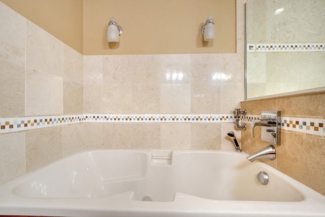 14 Beverly Rd, Bedford, MA 01730
