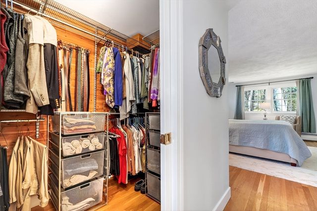 14 Beverly Rd, Bedford, MA 01730