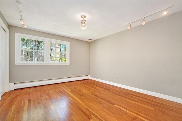 14 Beverly Rd, Bedford, MA 01730