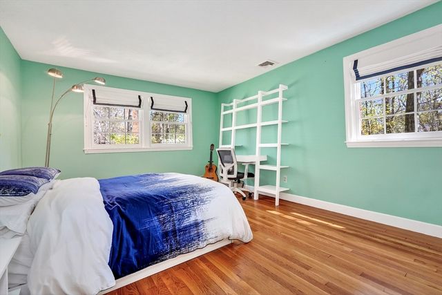 14 Beverly Rd, Bedford, MA 01730