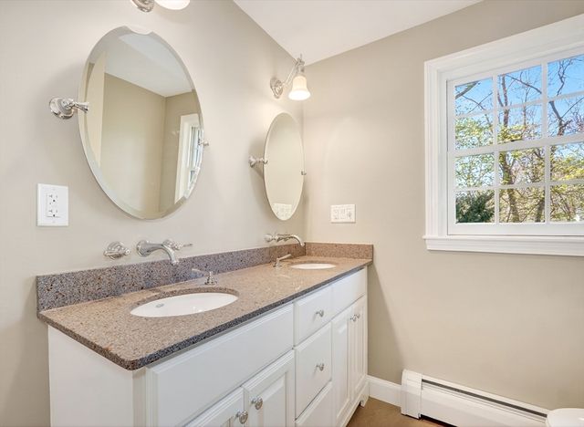 14 Beverly Rd, Bedford, MA 01730