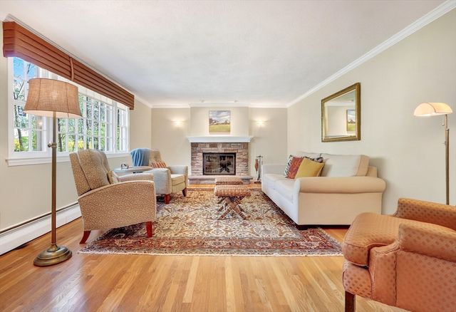 14 Beverly Rd, Bedford, MA 01730
