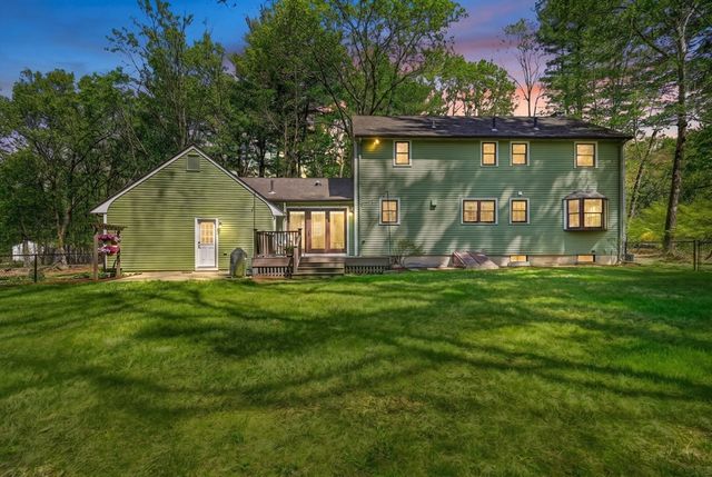 14 Beverly Rd, Bedford, MA 01730