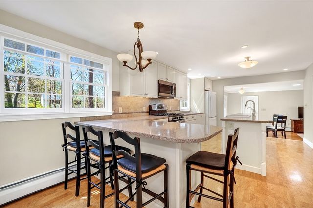 14 Beverly Rd, Bedford, MA 01730