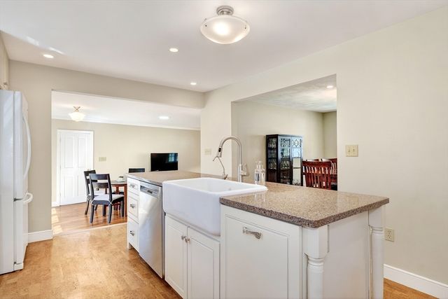 14 Beverly Rd, Bedford, MA 01730