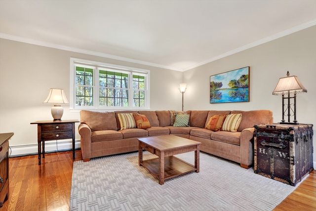 14 Beverly Rd, Bedford, MA 01730