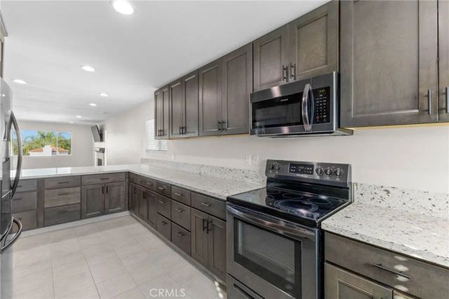 22552 Canyon Club, Canyon Lake, CA 92587