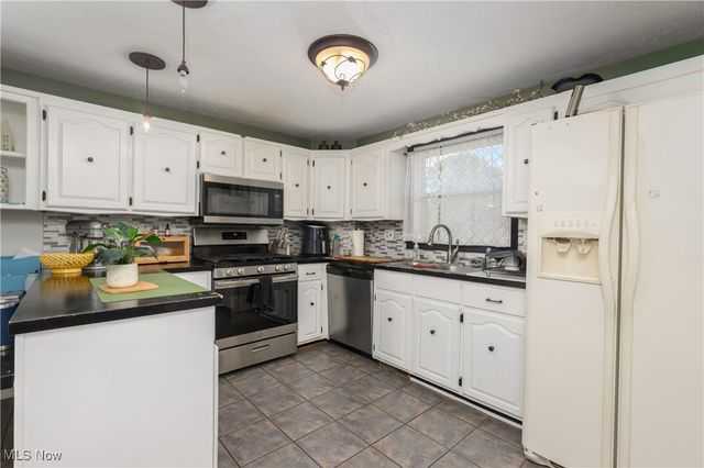 1639 Horizon Drive, Louisville, OH 44641