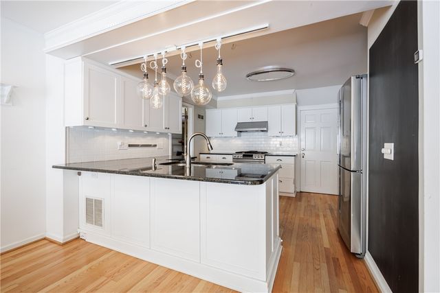 85 Stonybrook Drive, Brighton, NY 14618