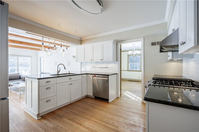 85 Stonybrook Drive, Brighton, NY 14618