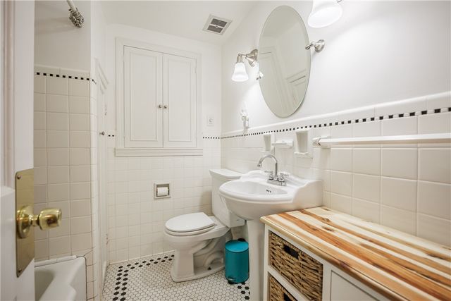 85 Stonybrook Drive, Brighton, NY 14618